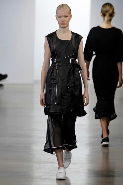 Look 12